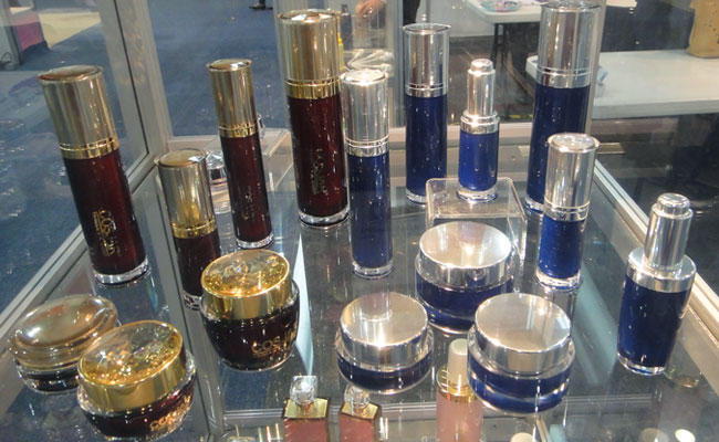 COSJAR's cosmetic container design