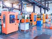 Plastic cosmetic bottle and plastic cosmetic jar molding process with 84 sets of injection machines